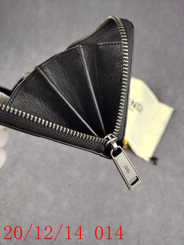 超激安ブランド財布偽物着用イメージ